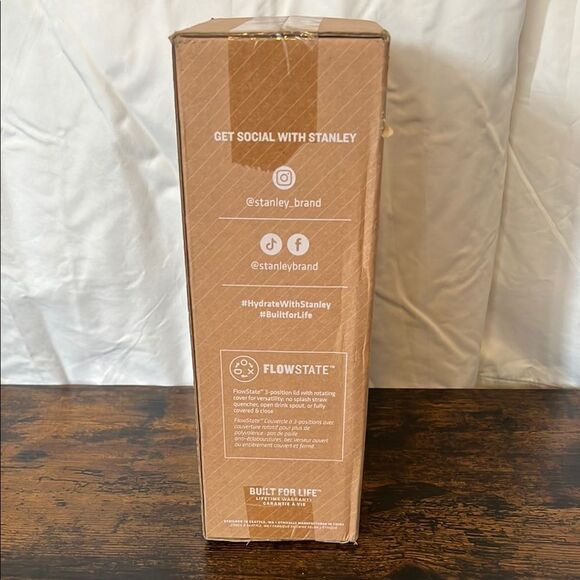 Stanley The Quencher H2.0 FlowState Tumbler | 40 OZ - Cream New In Box - Picture 5 of 7